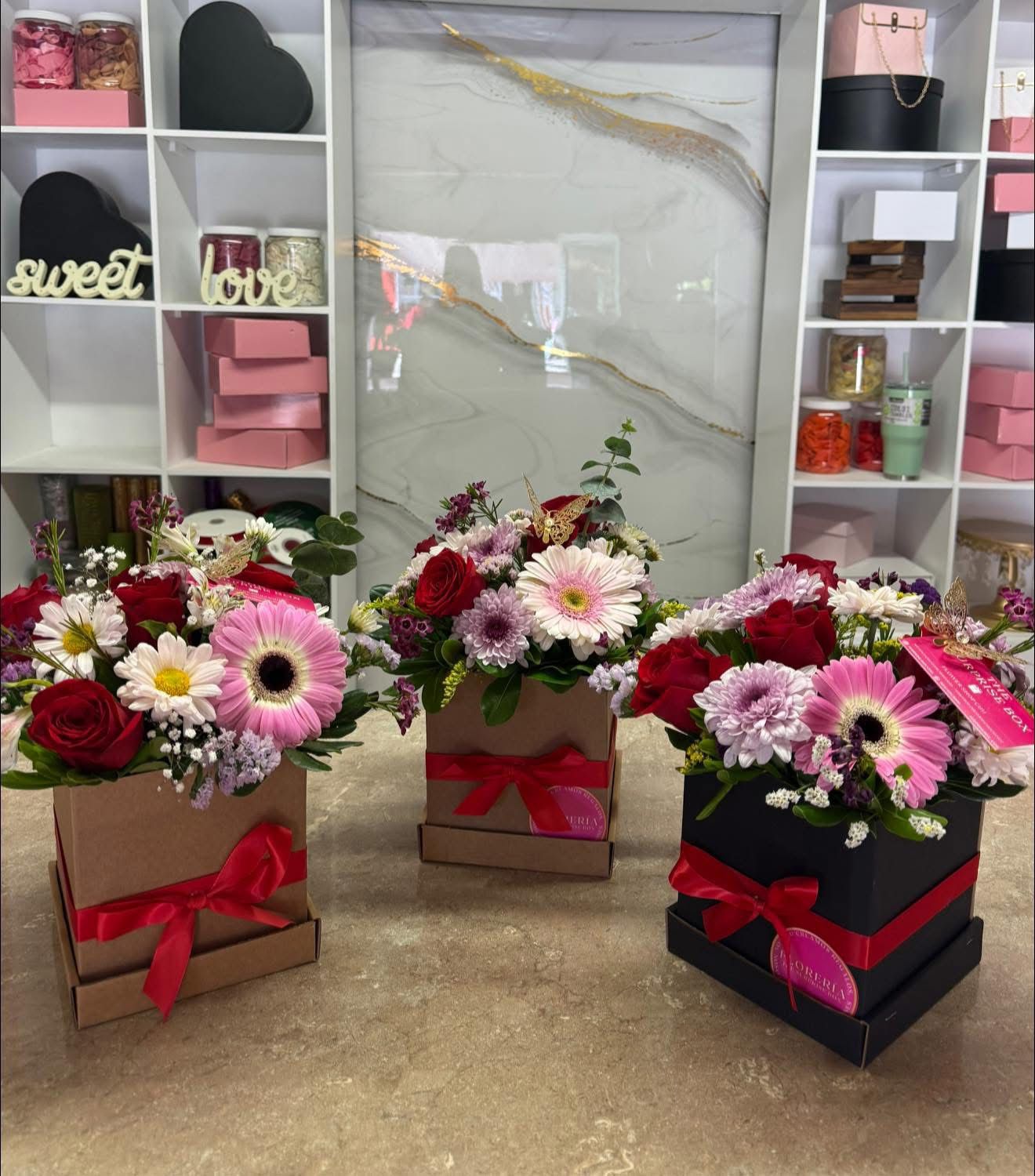 Caja con flores mediana