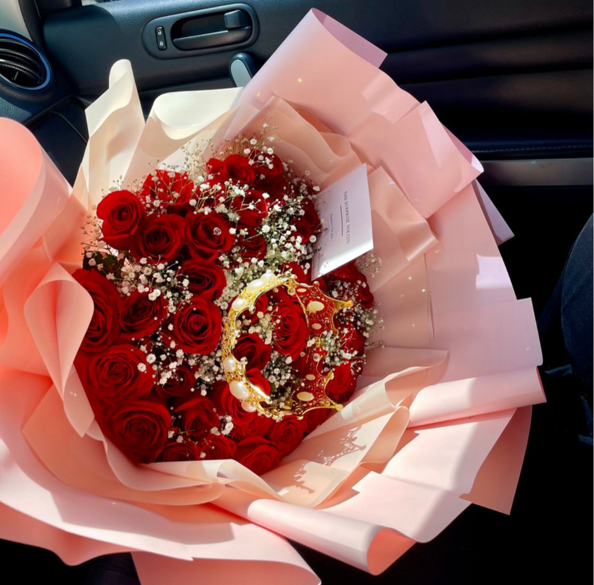 50 Rosas con gypsophilia