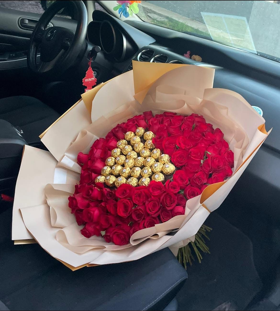 Bouquet LOVE 100 rosas