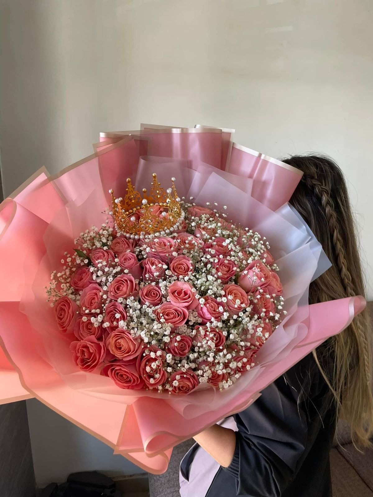 50 Rosas con gypsophilia